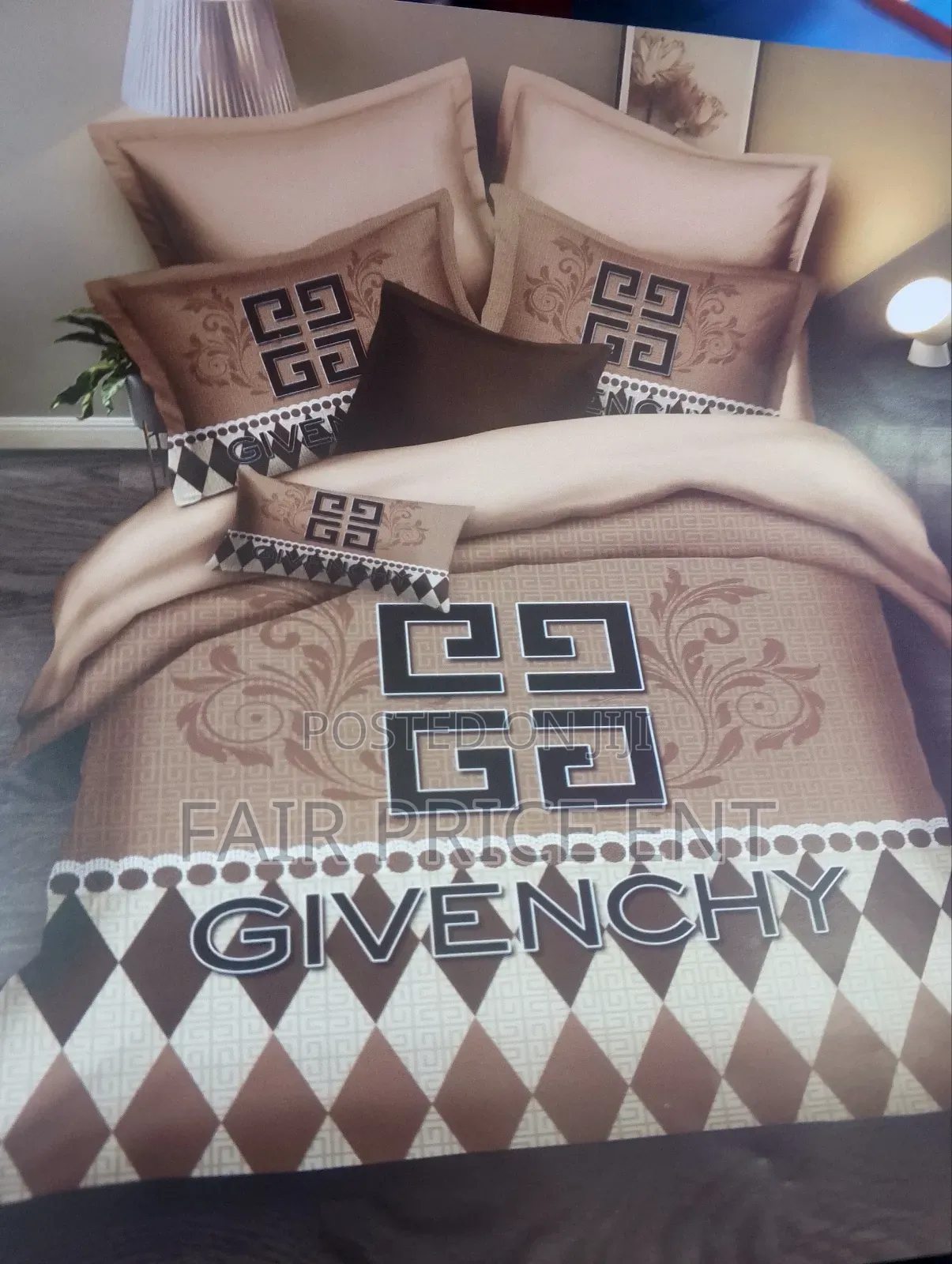 Givenchy Executive Duvet Cover Insert Set . 6*6.( Brown)