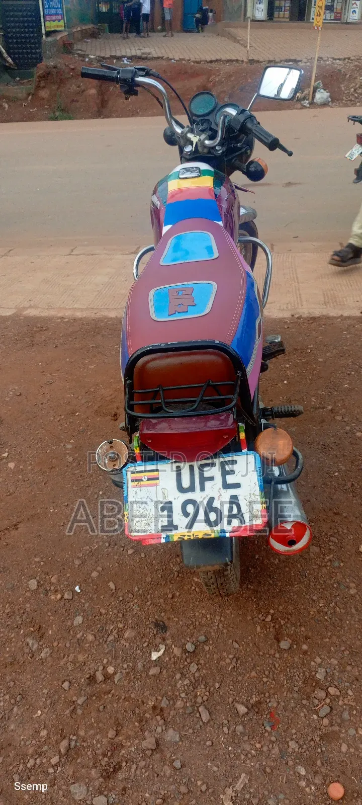 Bajaj Boxer 100 2024 Red