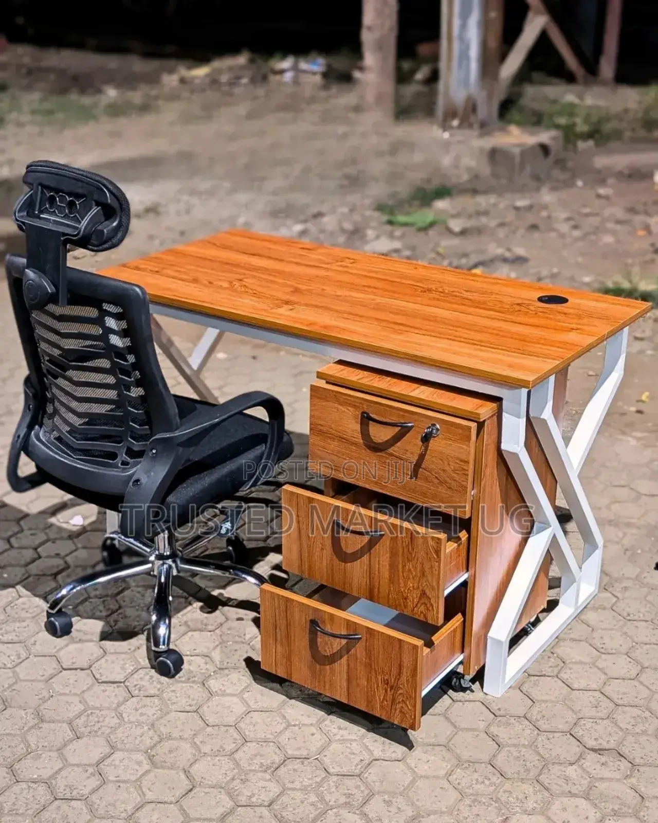 Reading Desk / Workstation Modern Office Table 17