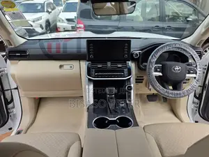 Toyota Land Cruiser 2024 White
