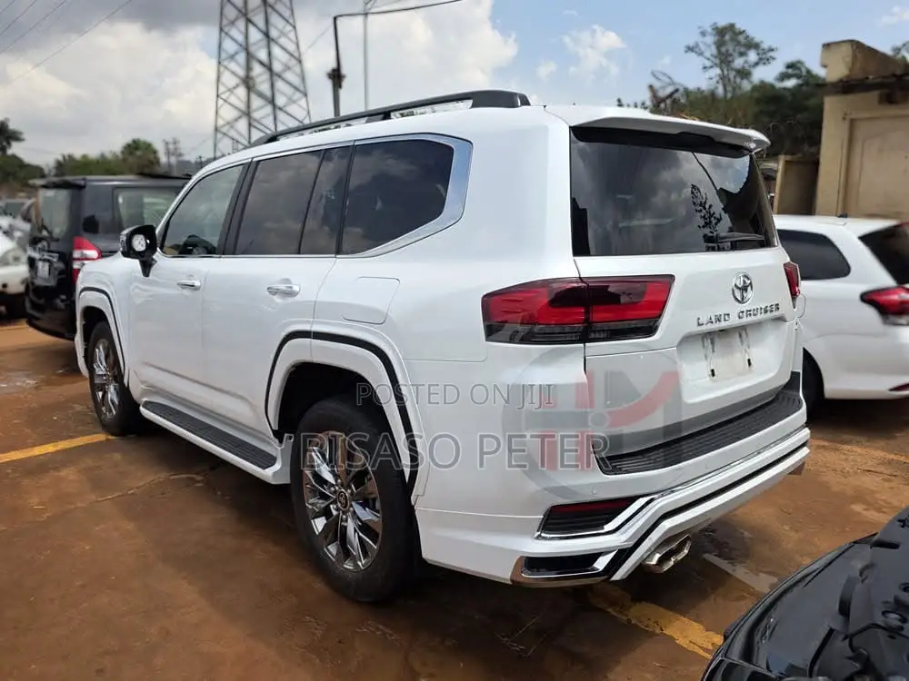 Toyota Land Cruiser 2024 White