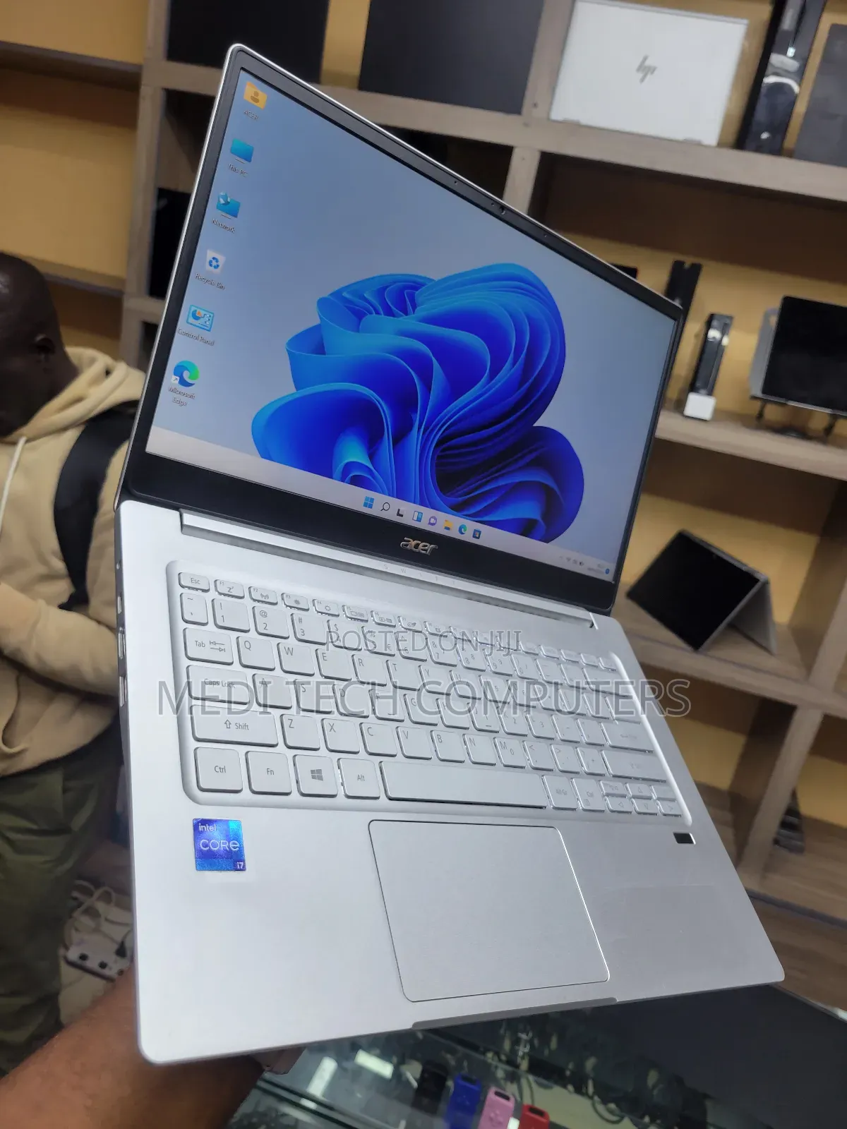 Laptop Samsung Galaxy Book5 Pro 16GB Intel Core I7 SSD 512GB