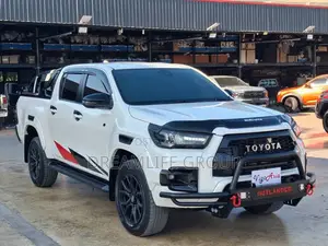 Toyota Hilux 2021 White