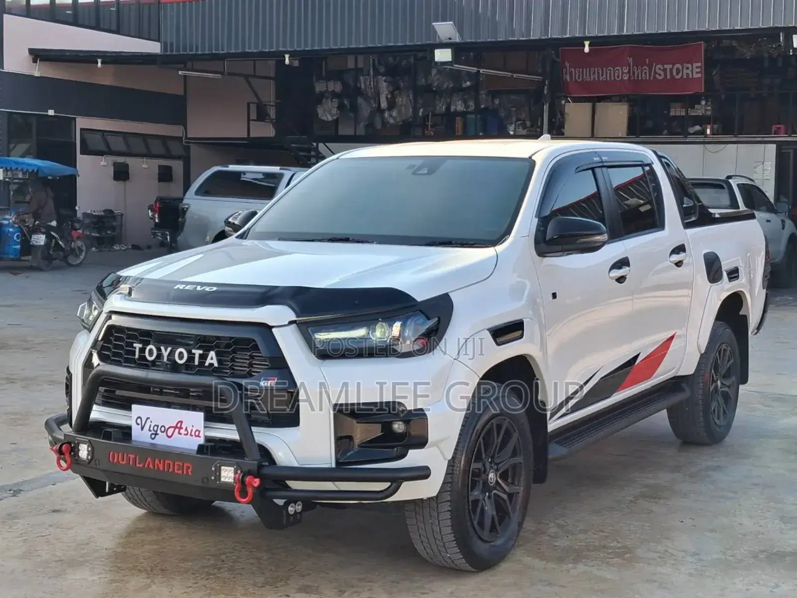 Toyota Hilux 2021 White