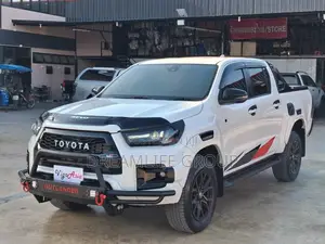 Toyota Hilux 2021 White
