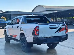 Toyota Hilux 2021 White