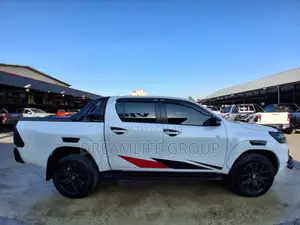 Toyota Hilux 2021 White