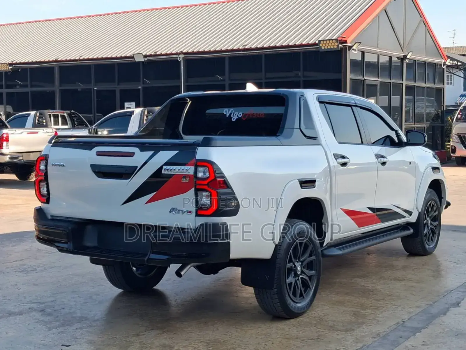 Toyota Hilux 2021 White