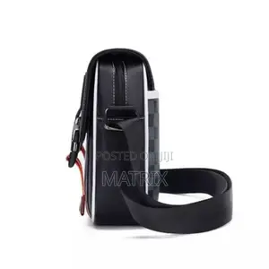 Stylish Black Design Crossbody Bag for Business and Casual Use