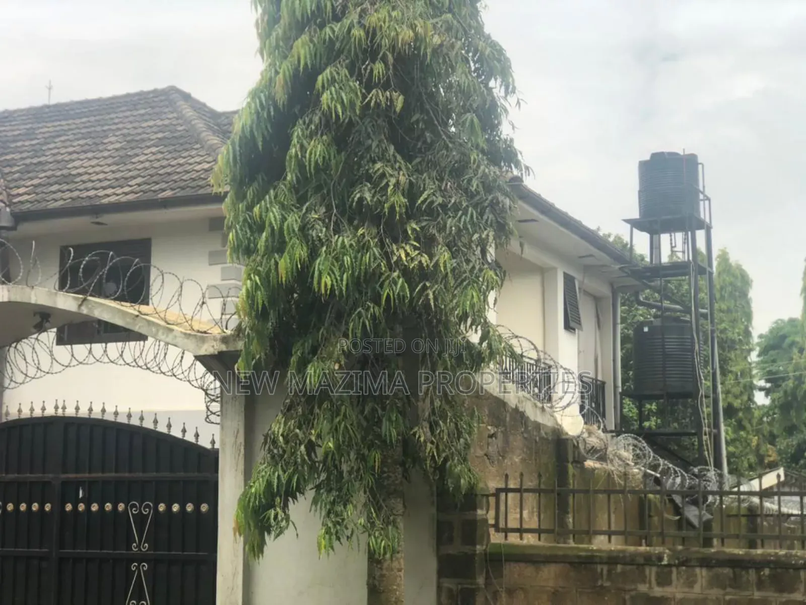Furnished 6bdrm Townhouse/Terrace in Ntebe Town, Central Division