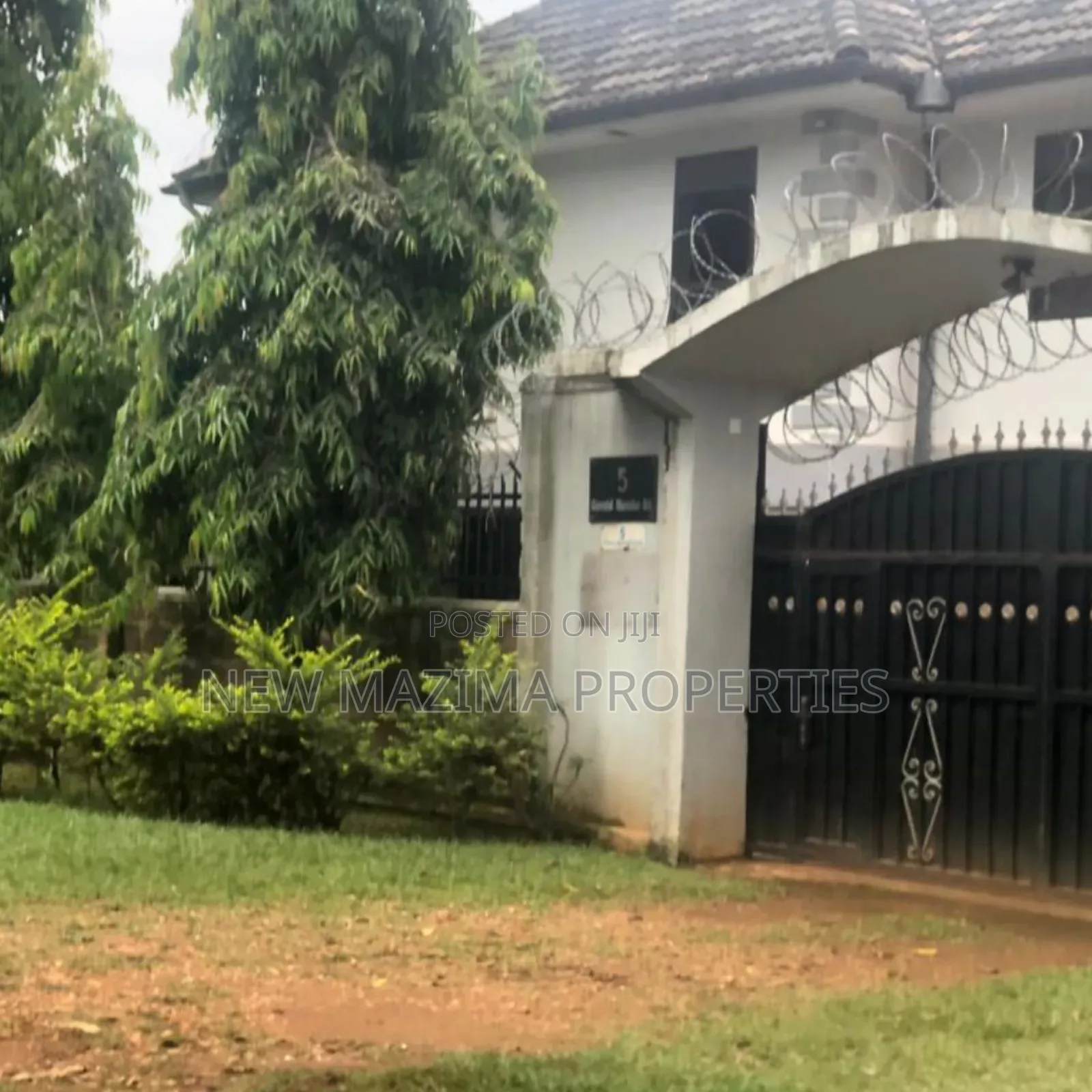 Furnished 6bdrm Townhouse/Terrace in Ntebe Town, Central Division