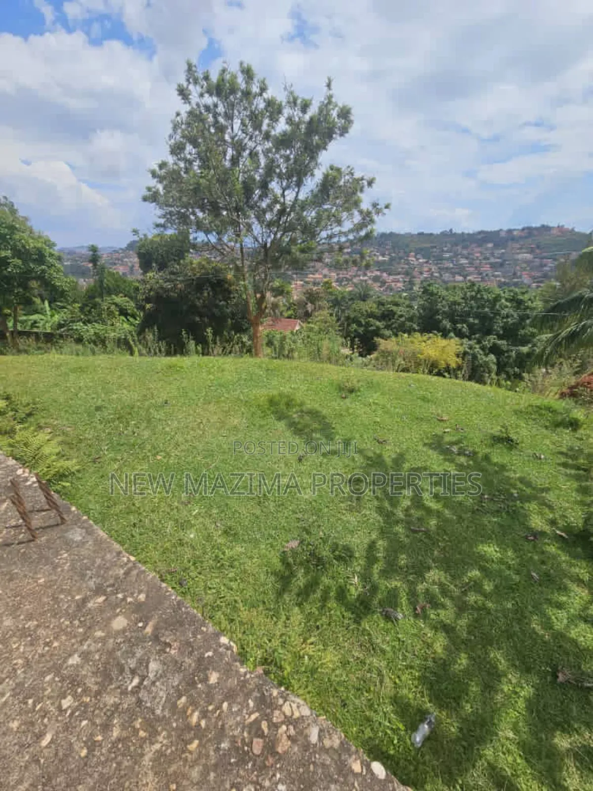 Very Hot Deal of 50 Decimals on Forced Sale Heart of Seguku Lake View