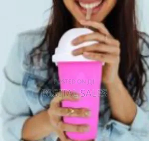 Set of 6 Plastic Tumblers With Straws and Lids