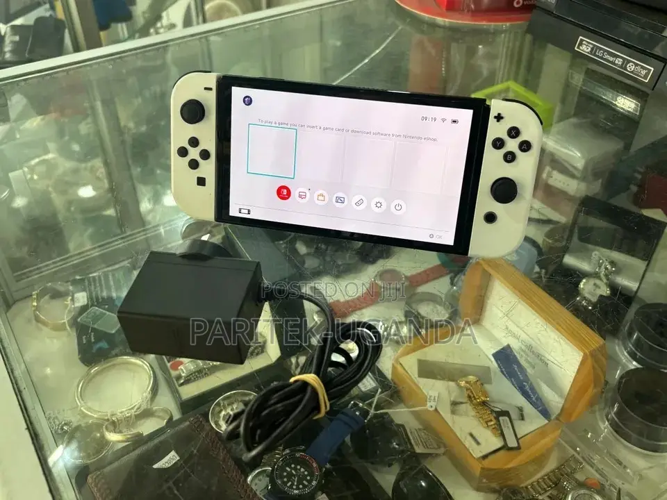 Nintendo Switch Console Oled Model Heg-001 in White / 64gb - Bundle