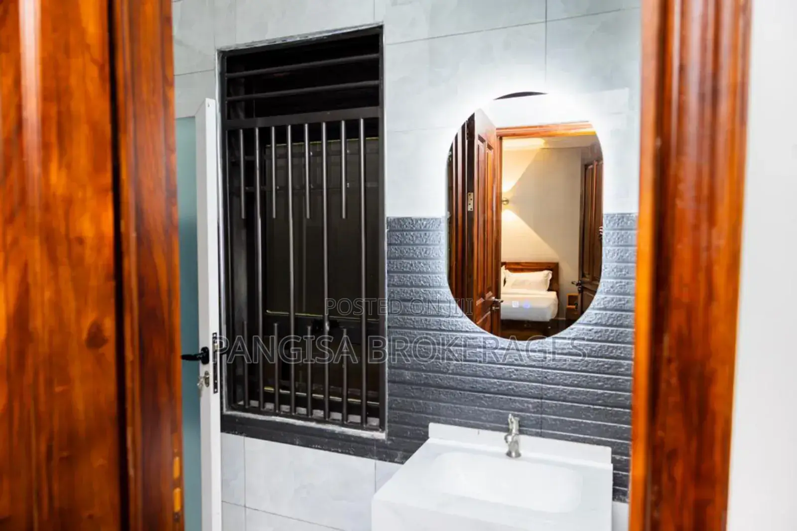 Furnished Luxurious Airbnb Munyonyo
