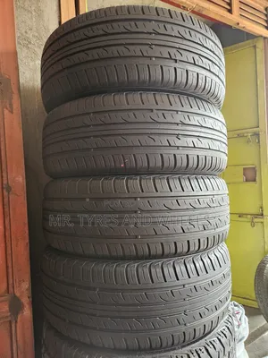 265 60 R18 Dunlop Used but in a Good Condition Still Good Well N Back