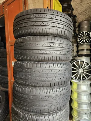 265 60 R18 Dunlop Used but in a Good Condition Still Good Well N Back