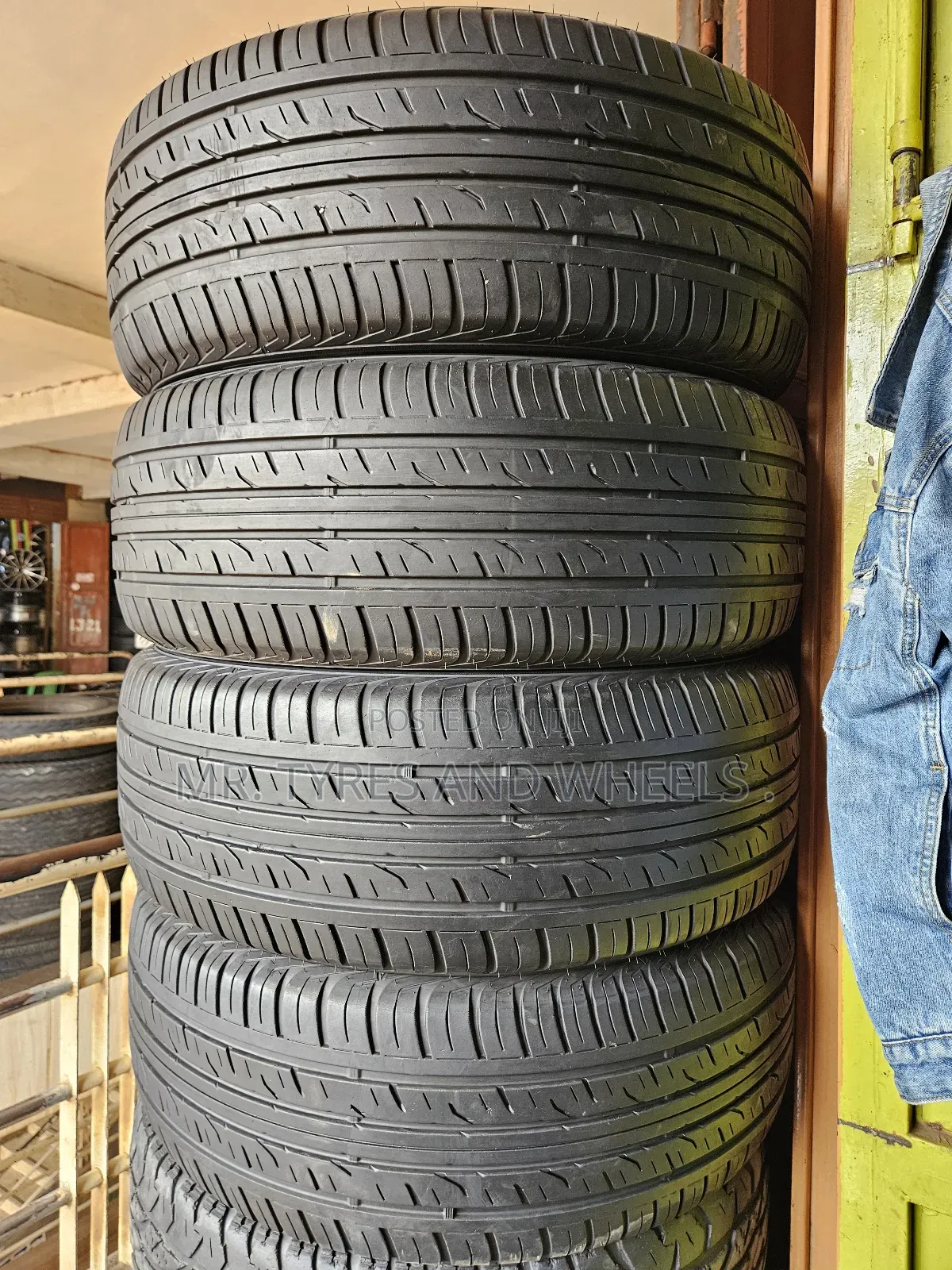 265 60 R18 Dunlop Used but in a Good Condition Still Good Well N Back