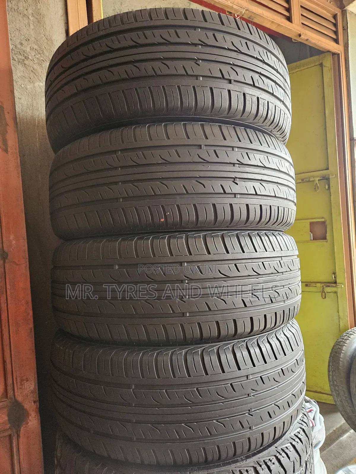 265 60 R18 Dunlop Used but in a Good Condition Still Good Well N Back
