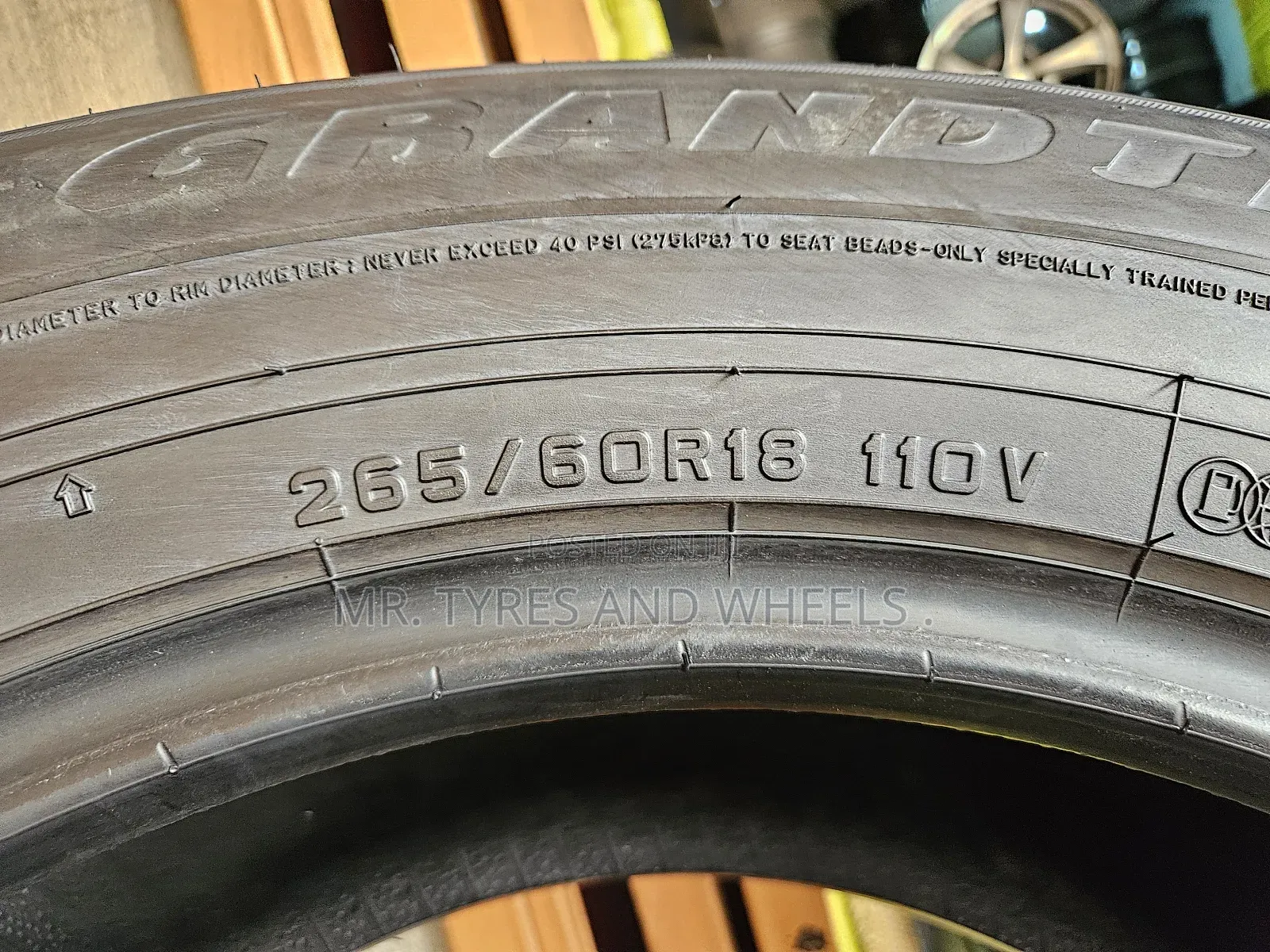265 60 R18 Dunlop Used but in a Good Condition Still Good Well N Back