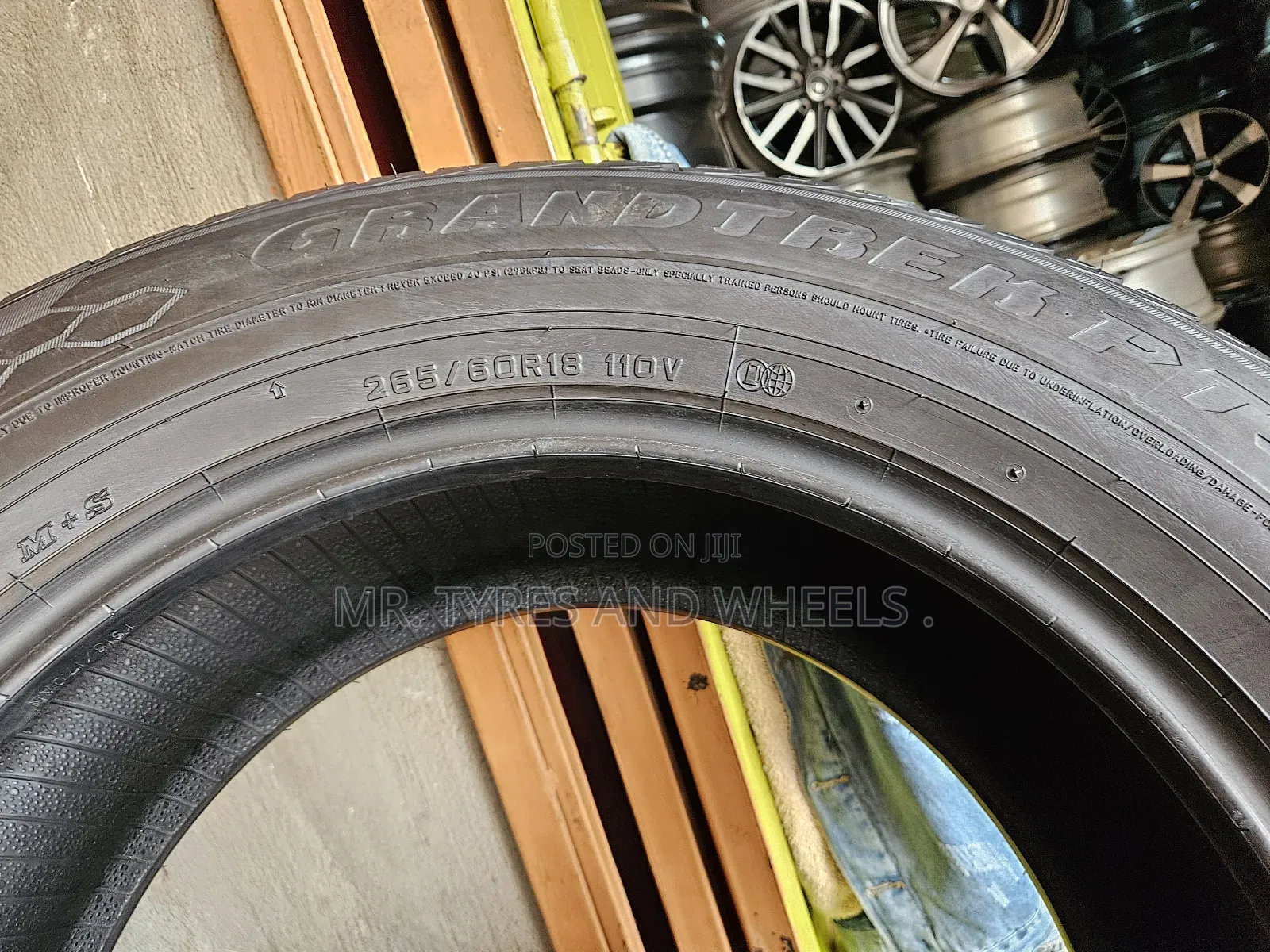 265 60 R18 Dunlop Used but in a Good Condition Still Good Well N Back
