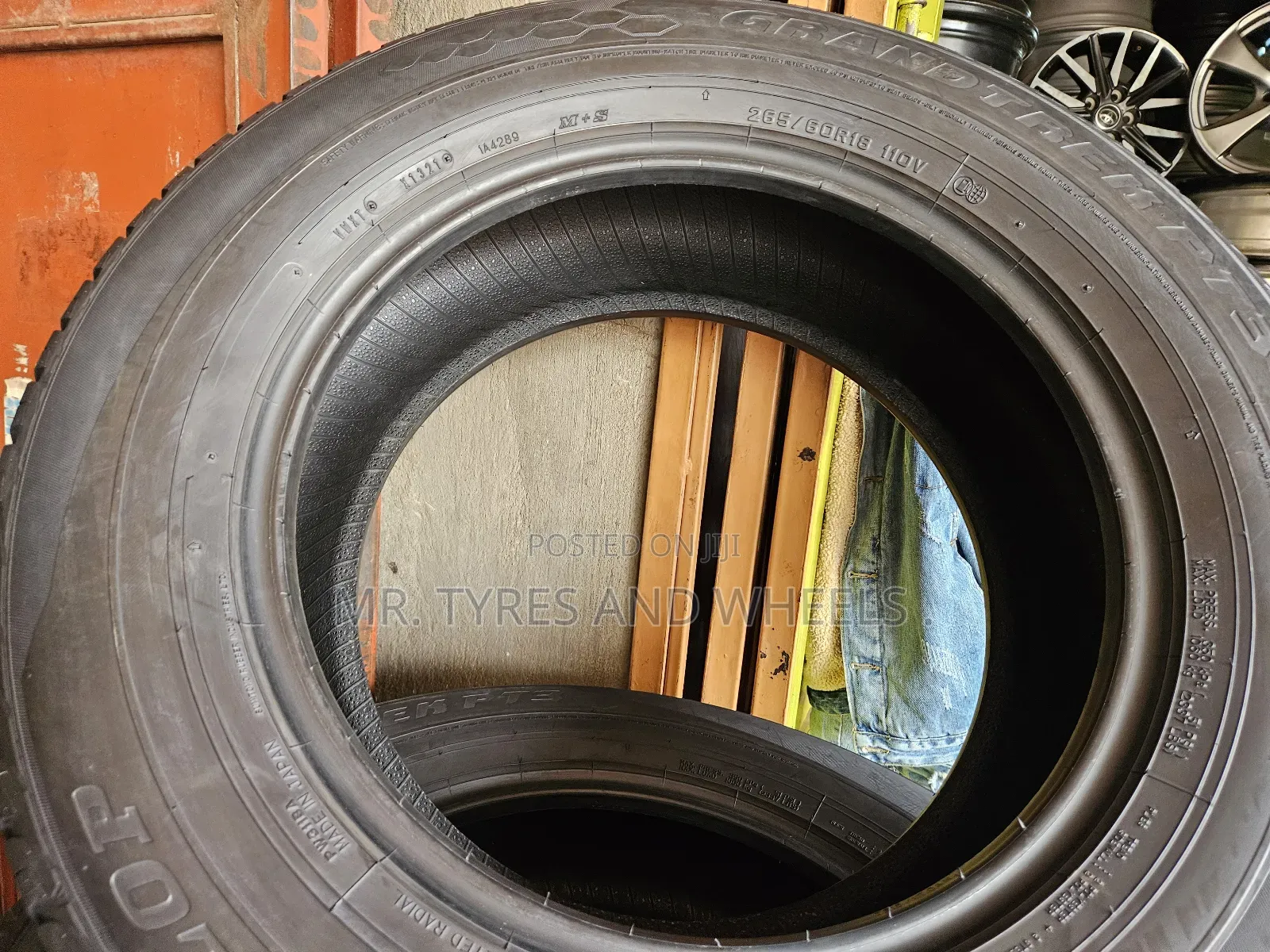 265 60 R18 Dunlop Used but in a Good Condition Still Good Well N Back