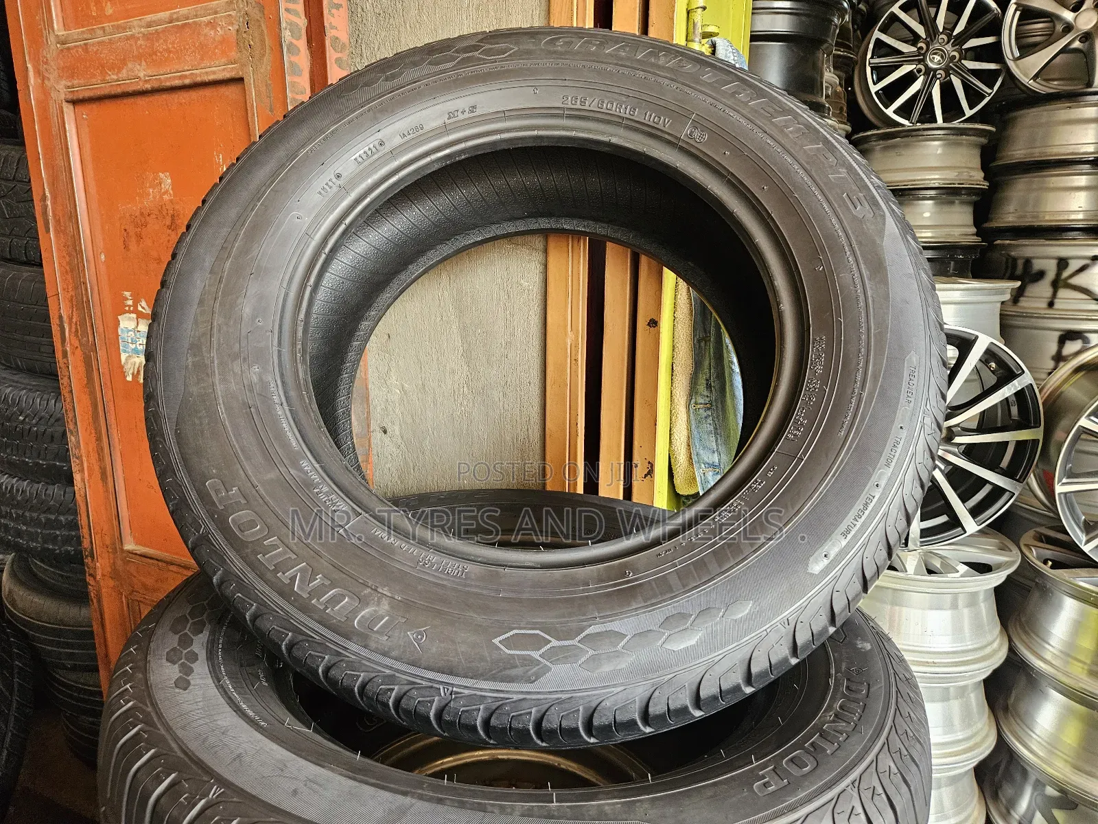 265 60 R18 Dunlop Used but in a Good Condition Still Good Well N Back