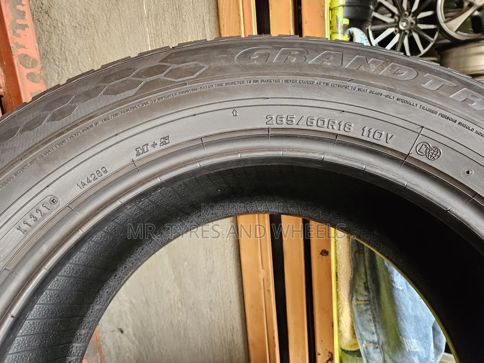 265 60 R18 Dunlop Used but in a Good Condition Still Good Well N Back