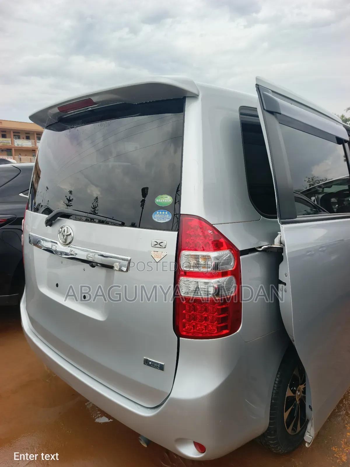Toyota Noah 2.0 158hp AWD (8 Seater) 2011 Silver