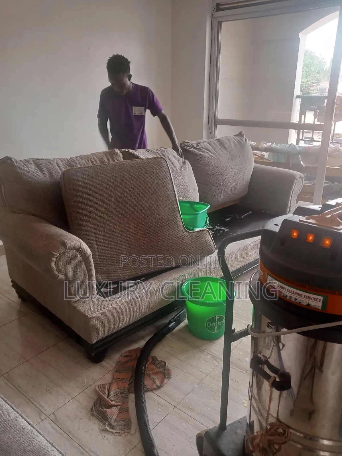 Deluxe Couches Cleaning Cushions