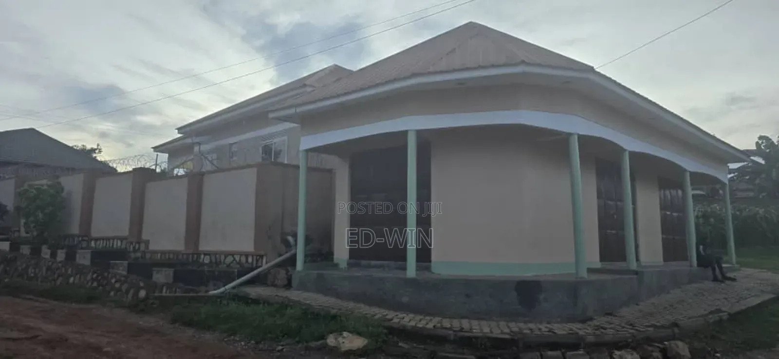 5bdrm House in Jomayi Estate, Kawempe for sale