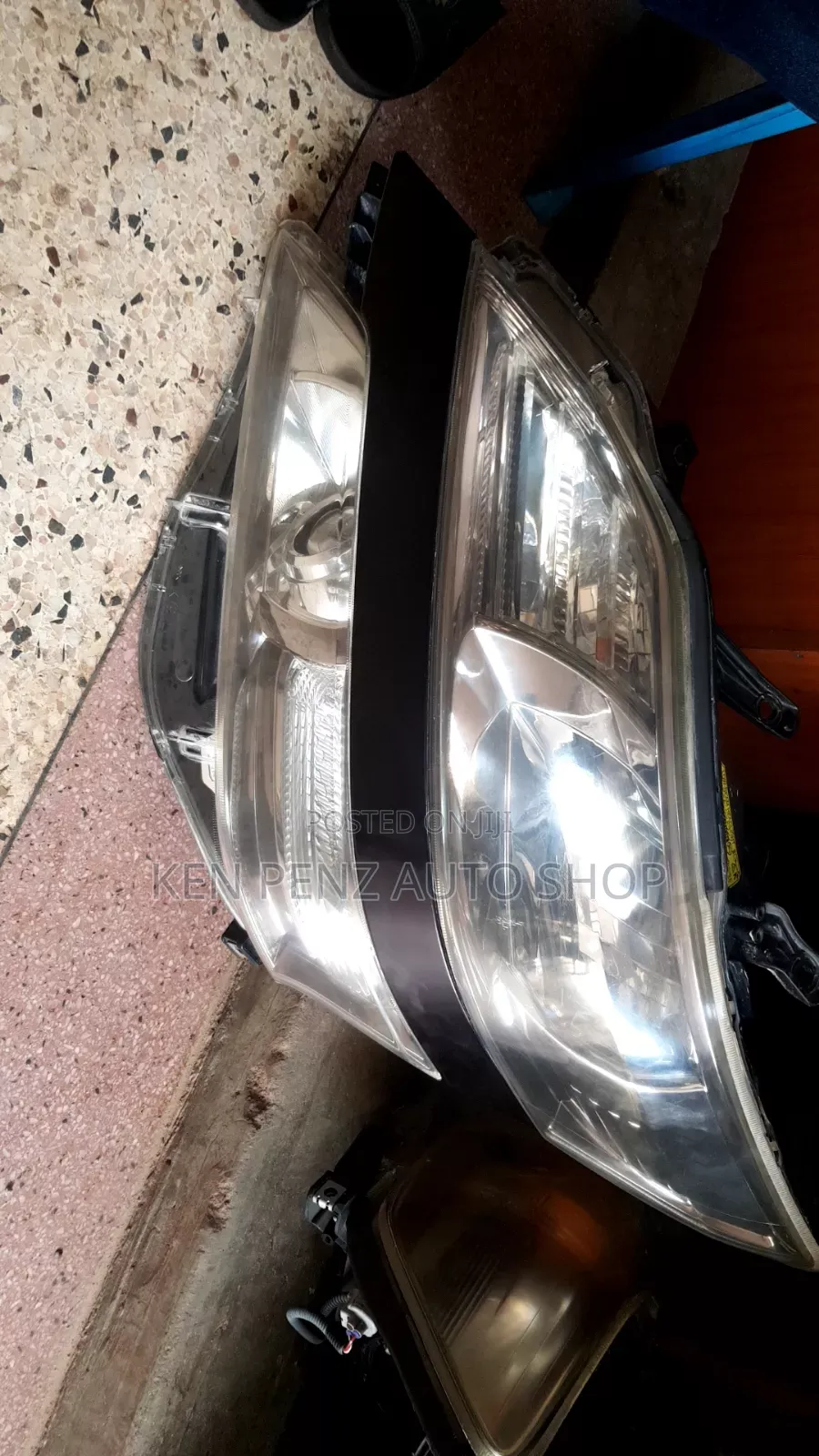 Toyota Vellfire 2010 Headlamps