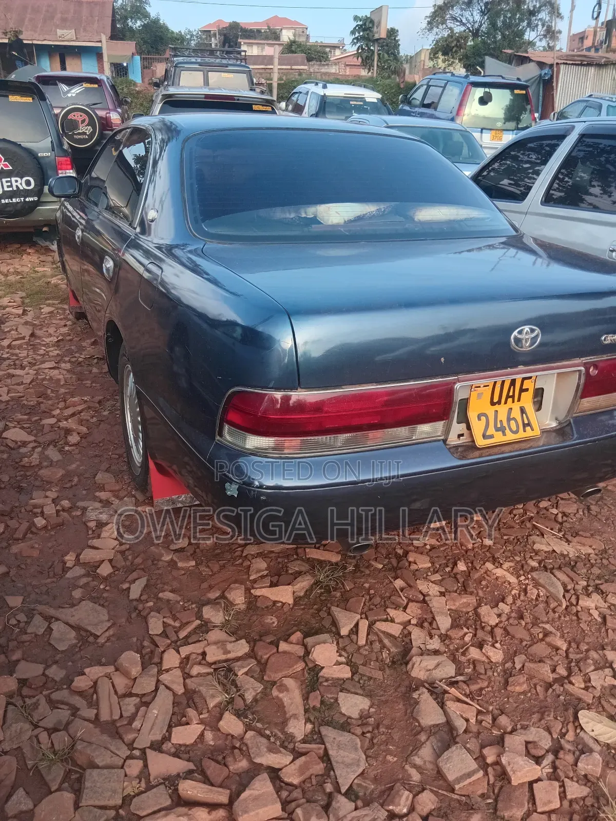 Toyota Crown Majesta 2000 Blue