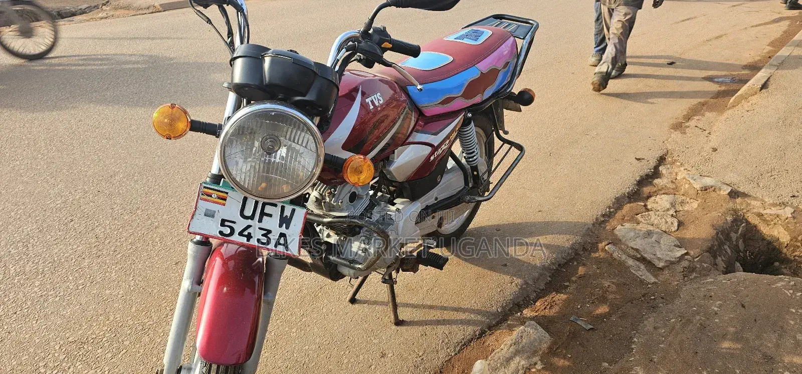 TVS HLX 125 2023 Red