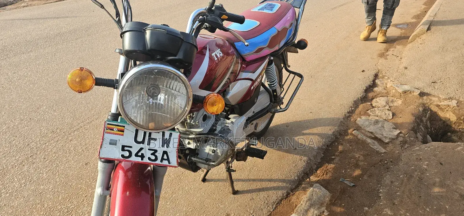 TVS HLX 125 2023 Red