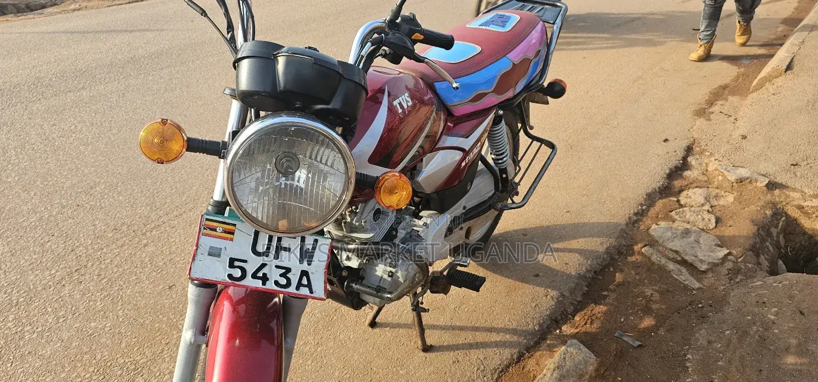 TVS HLX 125 2023 Red