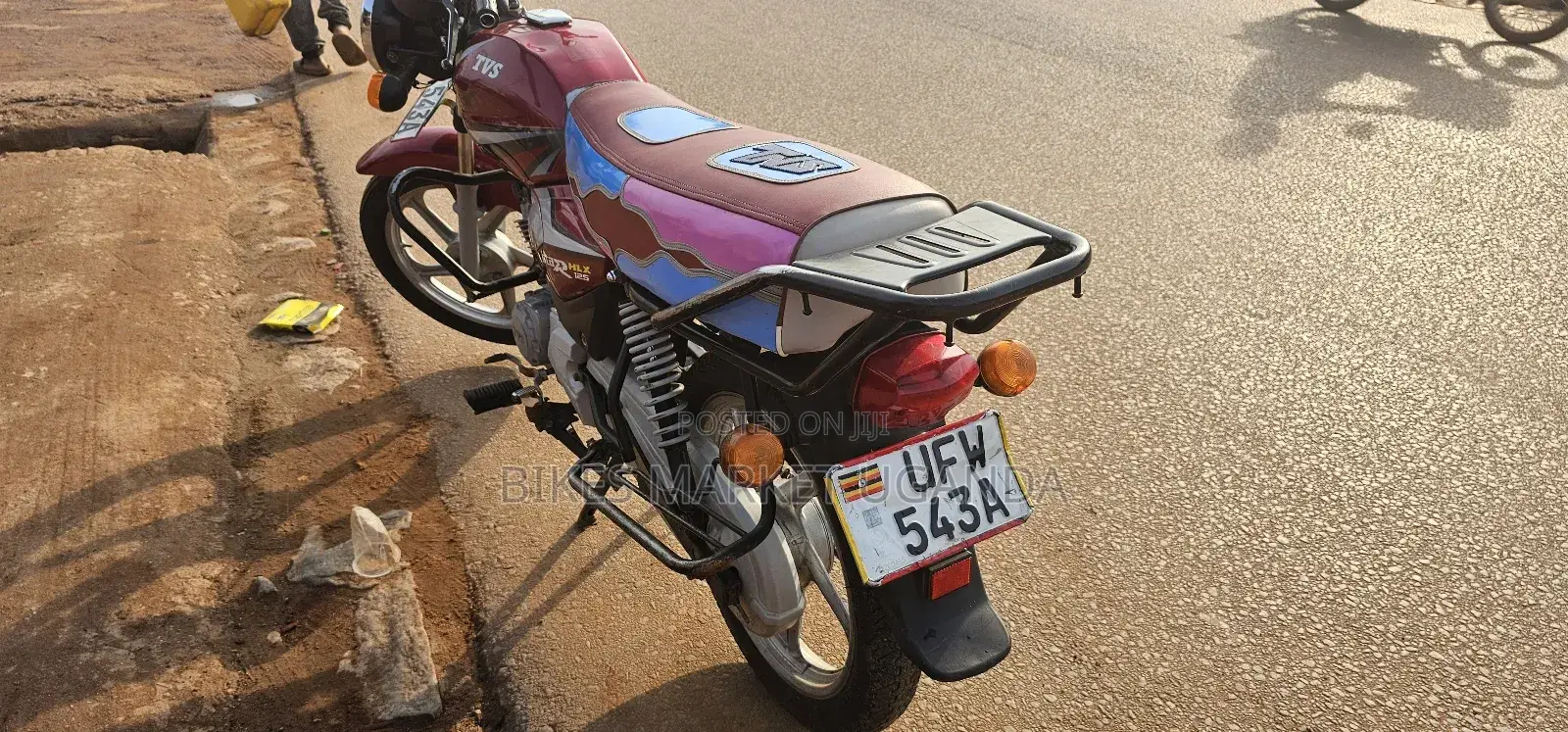 TVS HLX 125 2023 Red