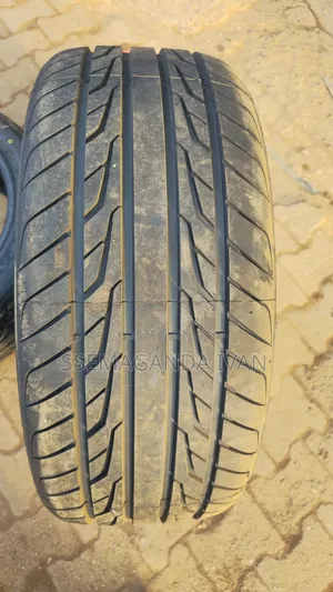 285/45r22 Lexus Sport Tyrez