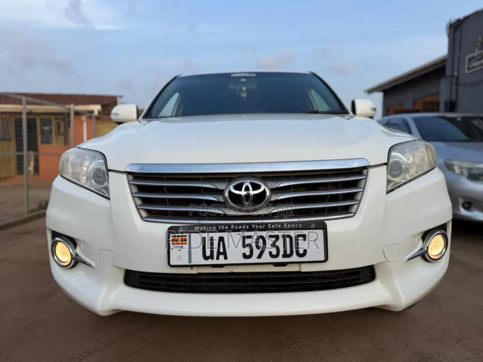 Toyota Vanguard 2012 White
