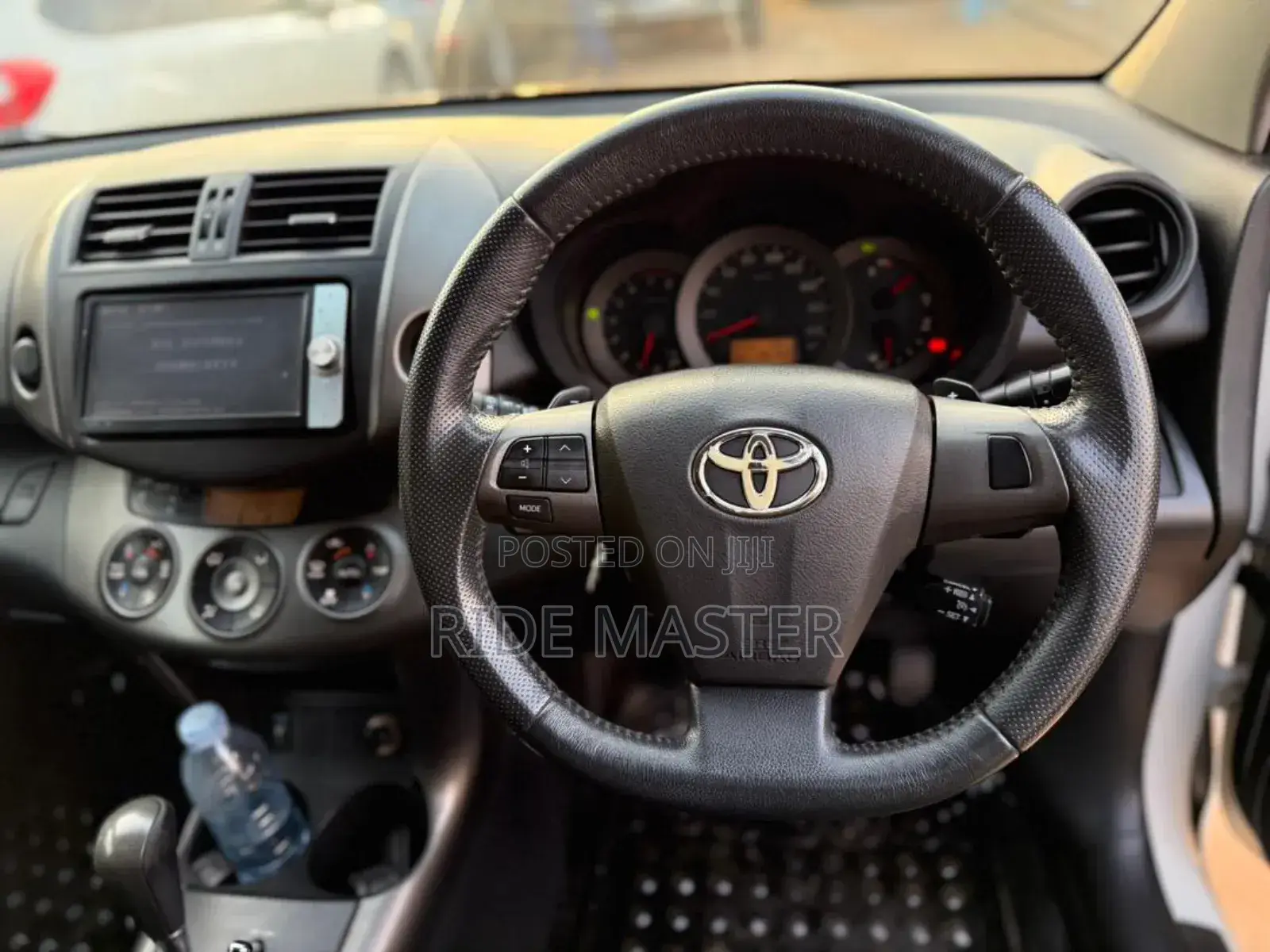 Toyota Vanguard 2012 White