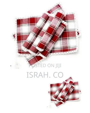6-Piece Set of Charming Plaid Place Mats