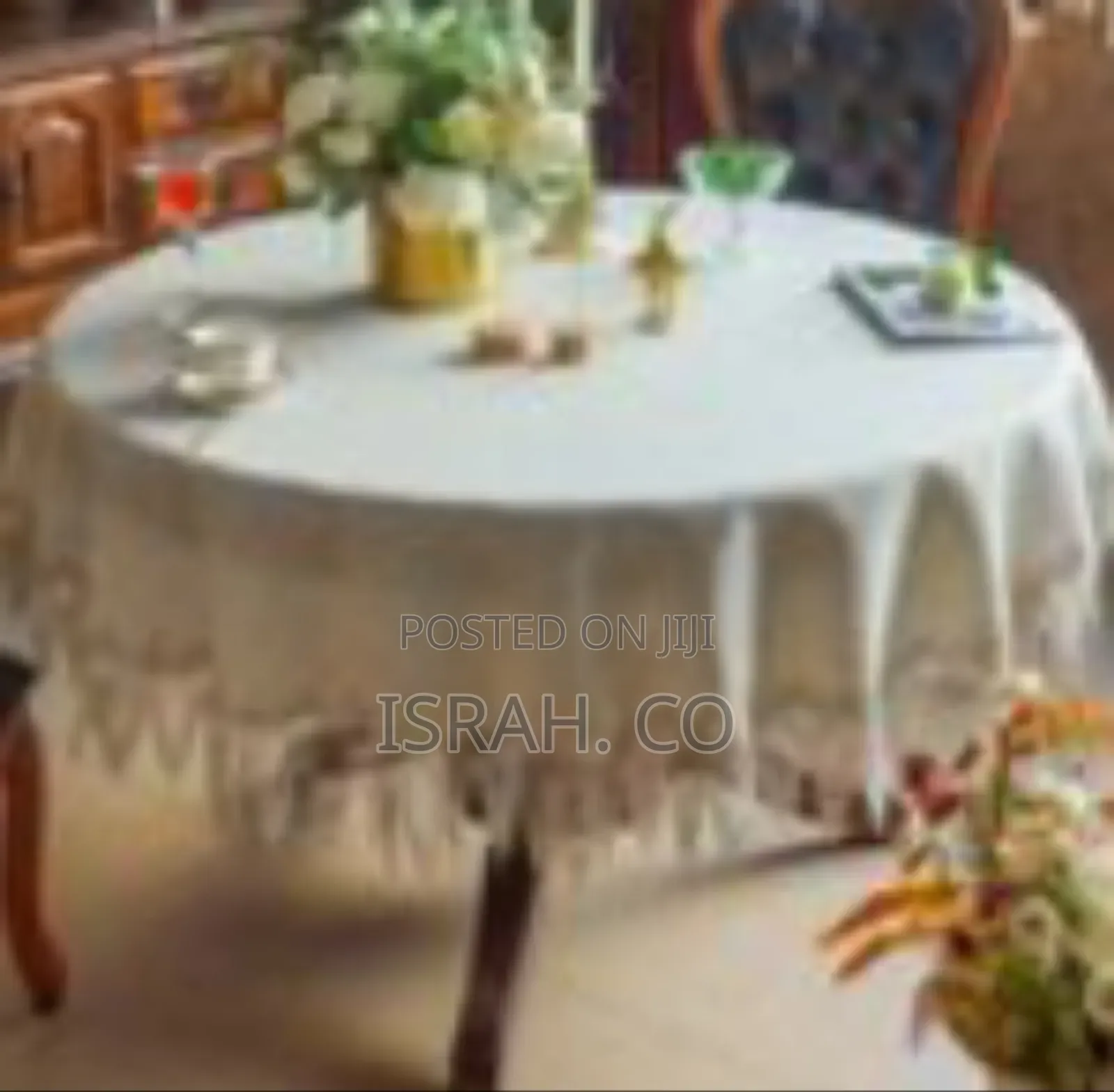 Elegant Round Tablecloth With Decorative Lace Trim
