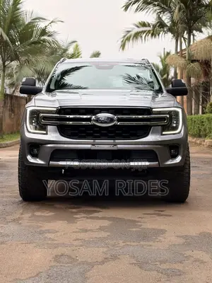 Ford Everest 2022 Silver