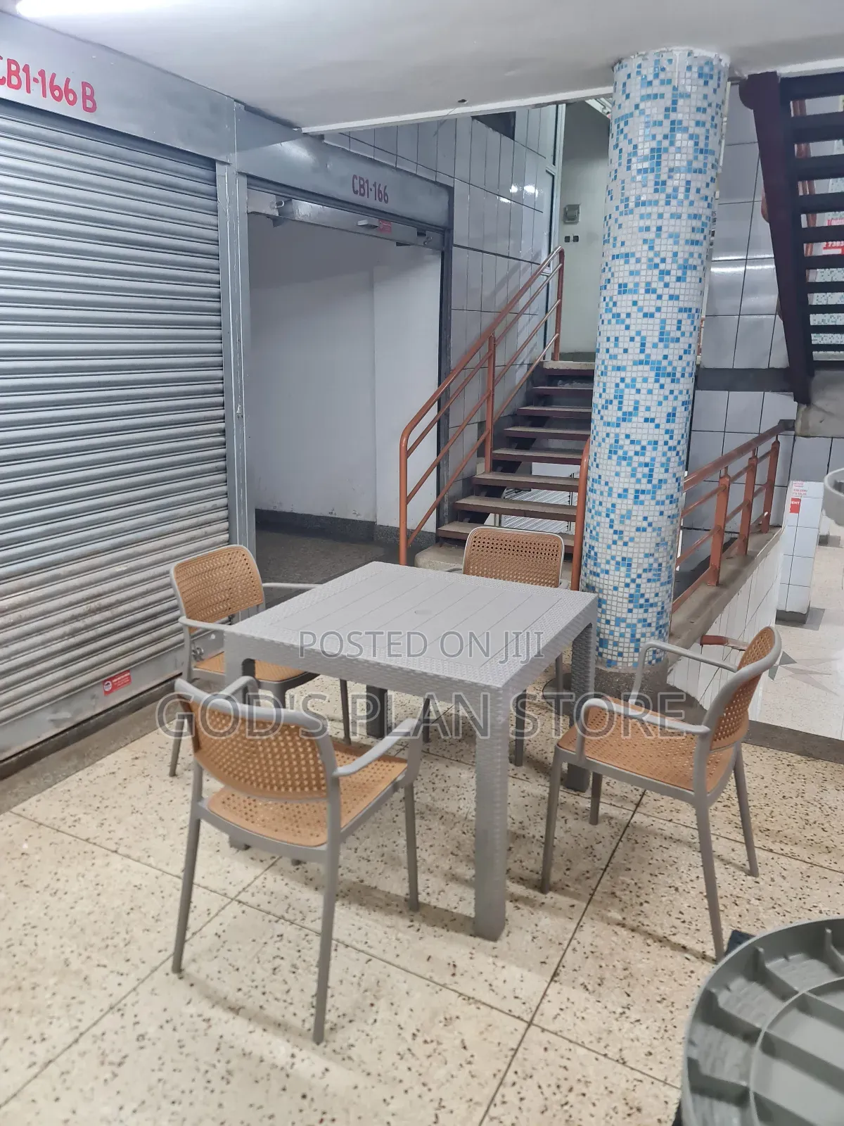 Sled Base Outdoor/ Indoor Plastic Chairs and Table for Dining