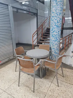 Bow Foot Plastic Table and Chairs Plastic Table and Chairs