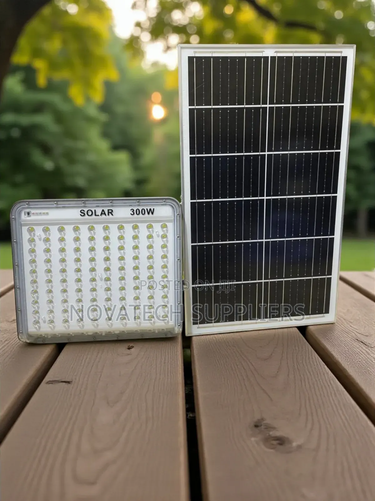 Heavy-Duty 300w Solar Flood Light for Outdoor Use Dhyg