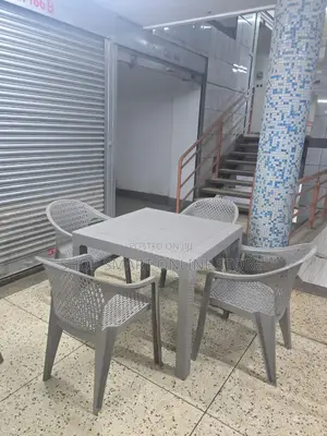 HPC Plastic Table and Chairs Plastic Table and Chairs