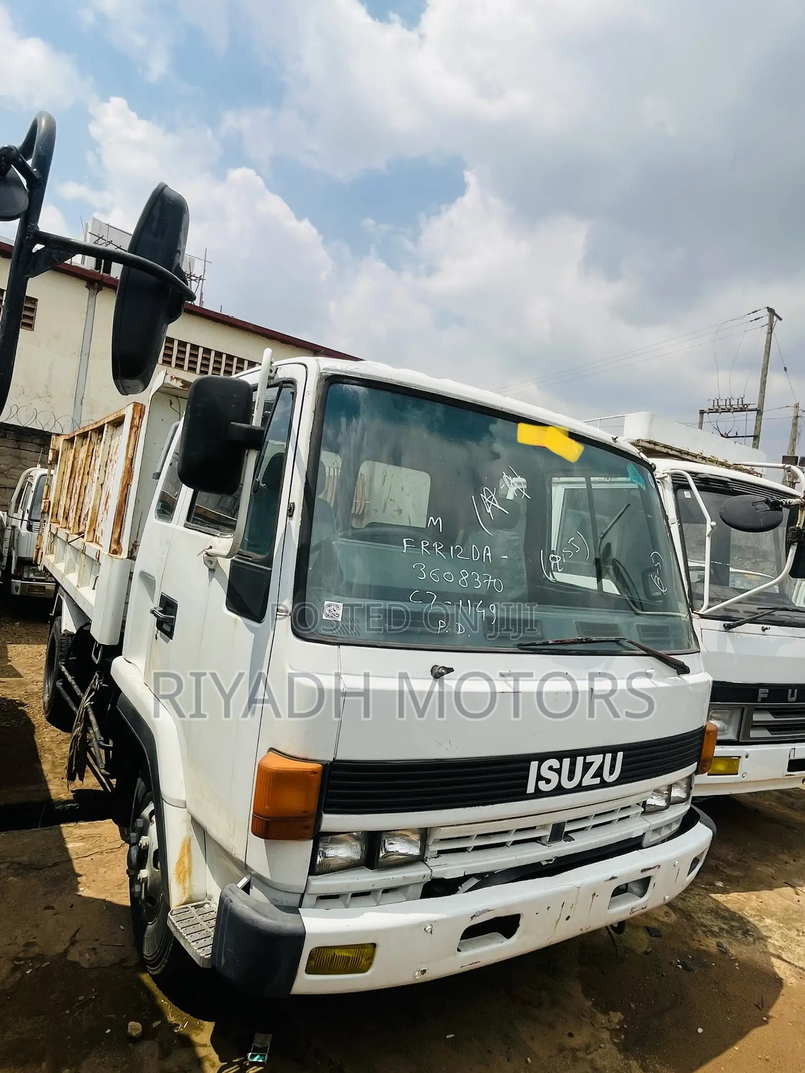 Isuzu 1988 White