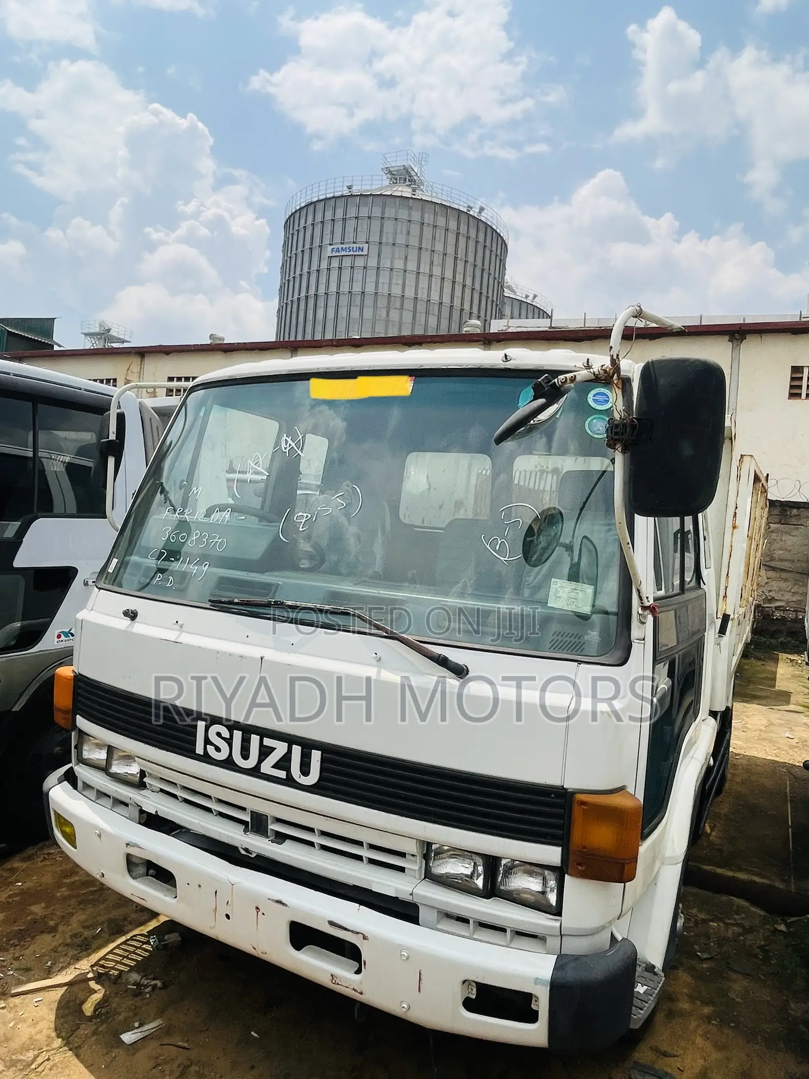 Isuzu 1988 White