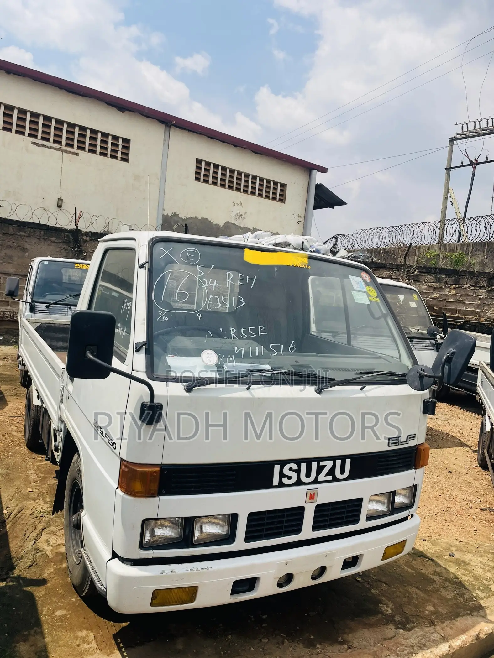 Isuzu Small Truck 1992 White